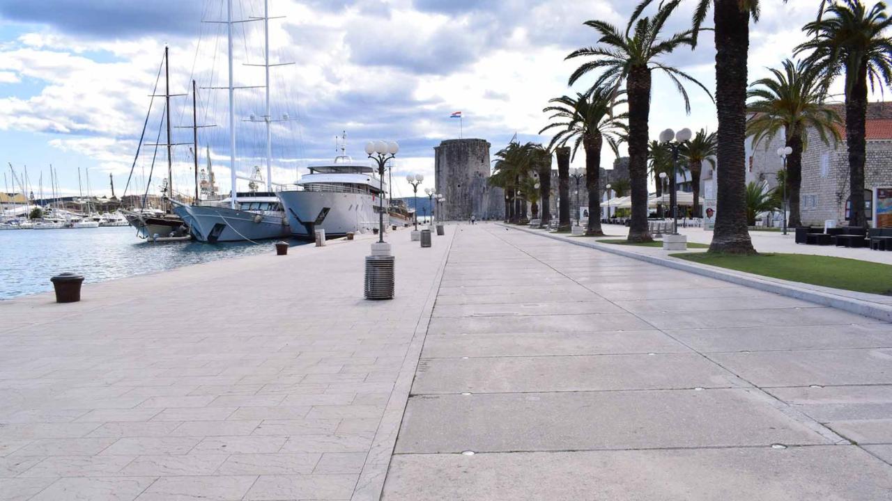 Apartment Idlerocks Trogir Exteriör bild
